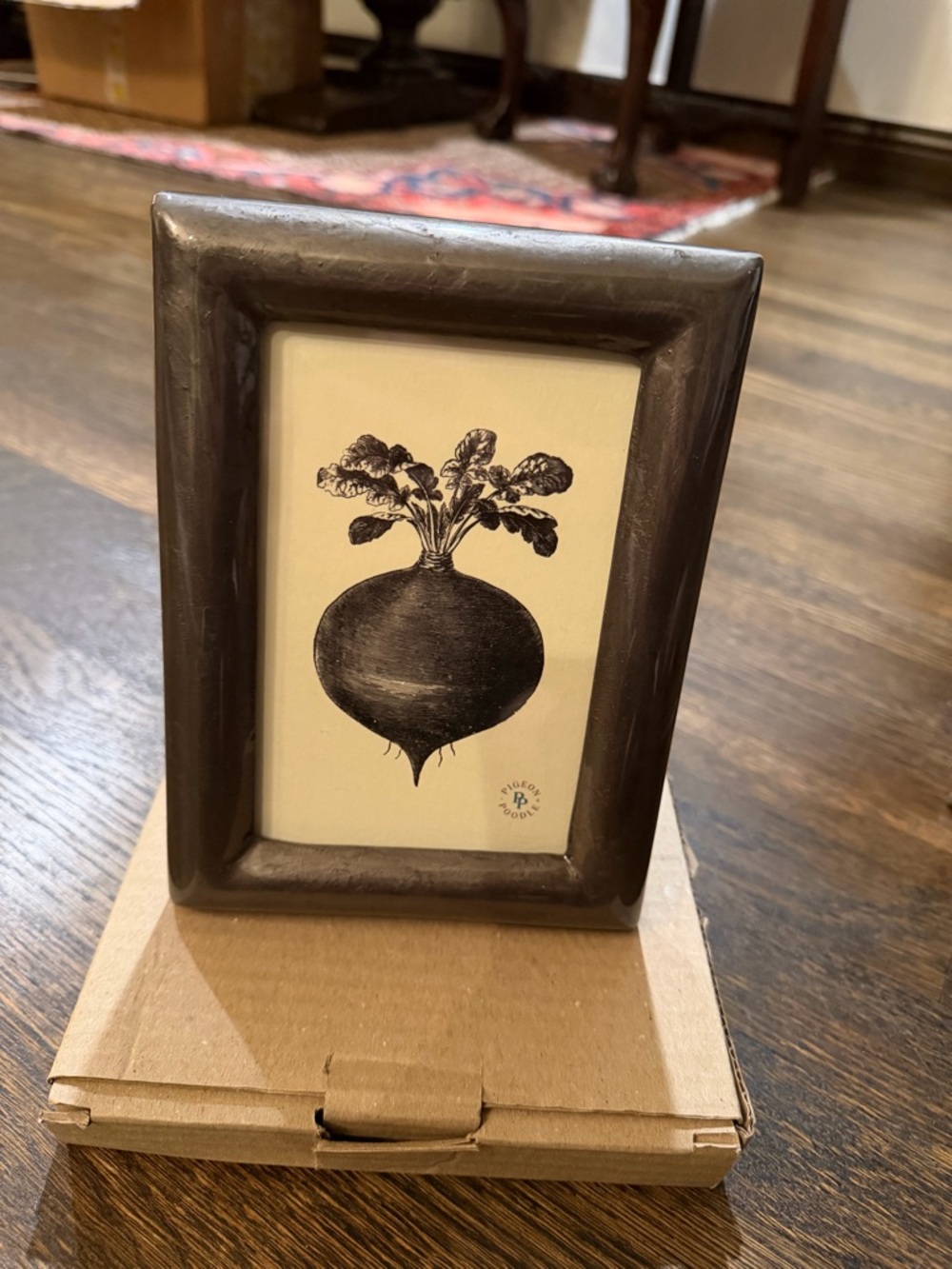 NIB “PIGEON & POODLE” Gray Burl Resin Frame With Picture